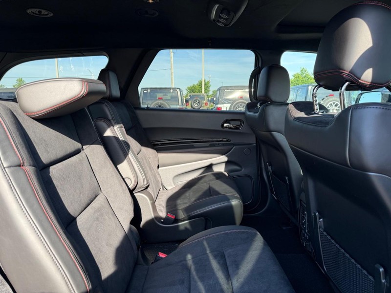 Dodge Durango Vehicle Full-screen Gallery Image 11