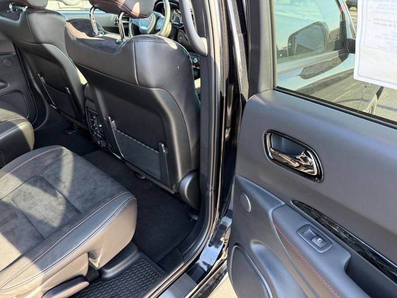 Dodge Durango Vehicle Full-screen Gallery Image 12