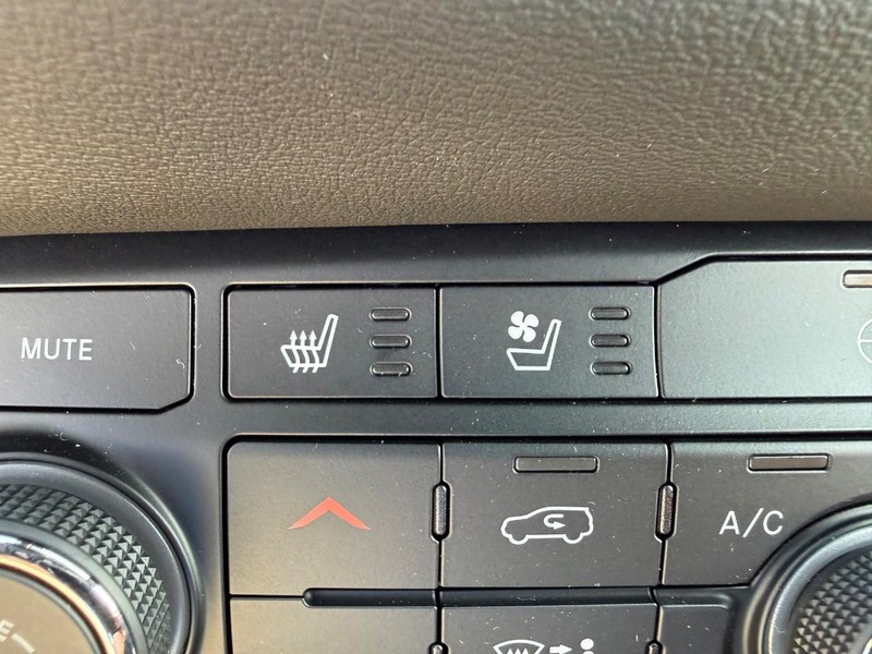 Dodge Durango Vehicle Full-screen Gallery Image 24