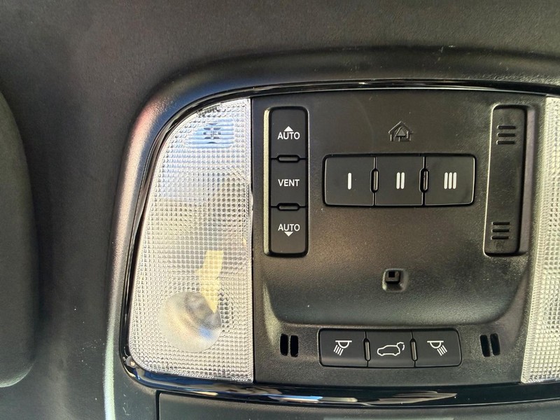 Dodge Durango Vehicle Full-screen Gallery Image 30