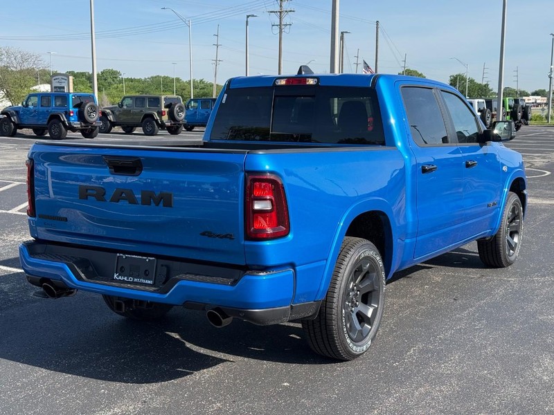 Ram 1500 Vehicle Full-screen Gallery Image 3