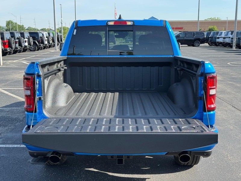 Ram 1500 Vehicle Full-screen Gallery Image 7