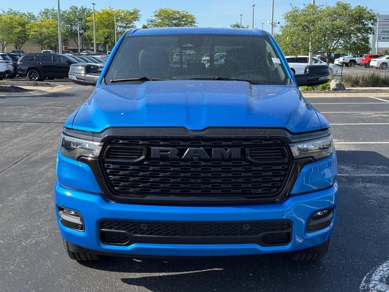 Ram 1500 Vehicle Full-screen Gallery Image 9