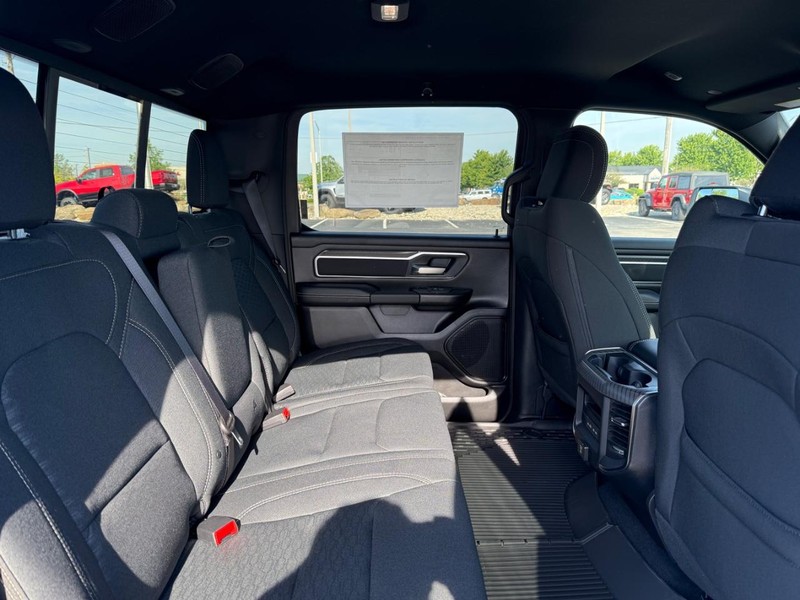 Ram 1500 Vehicle Full-screen Gallery Image 10