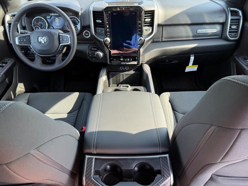 Ram 1500 Vehicle Full-screen Gallery Image 12