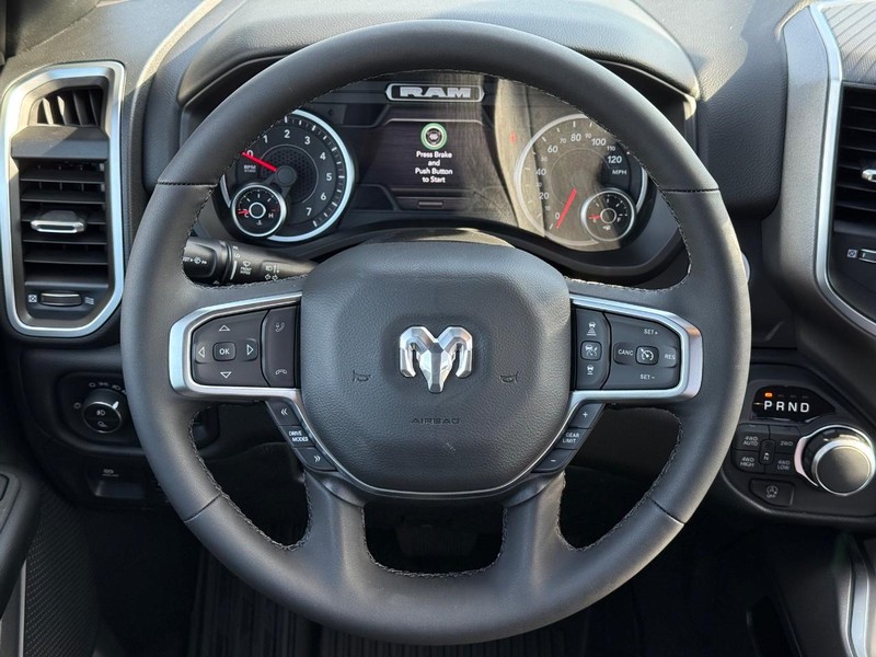 Ram 1500 Vehicle Full-screen Gallery Image 13