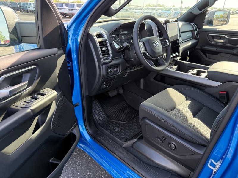 Ram 1500 Vehicle Full-screen Gallery Image 16