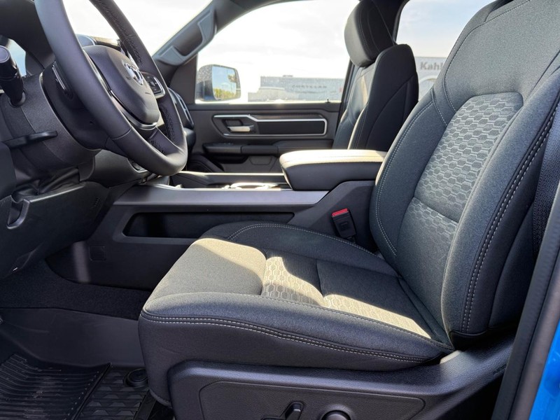 Ram 1500 Vehicle Full-screen Gallery Image 17