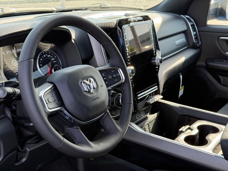 Ram 1500 Vehicle Full-screen Gallery Image 18