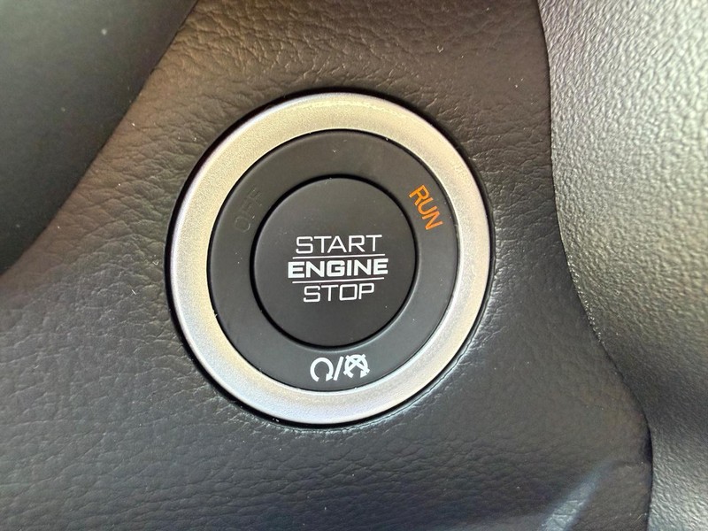 Ram 1500 Vehicle Full-screen Gallery Image 21