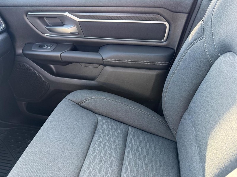 Ram 1500 Vehicle Full-screen Gallery Image 25