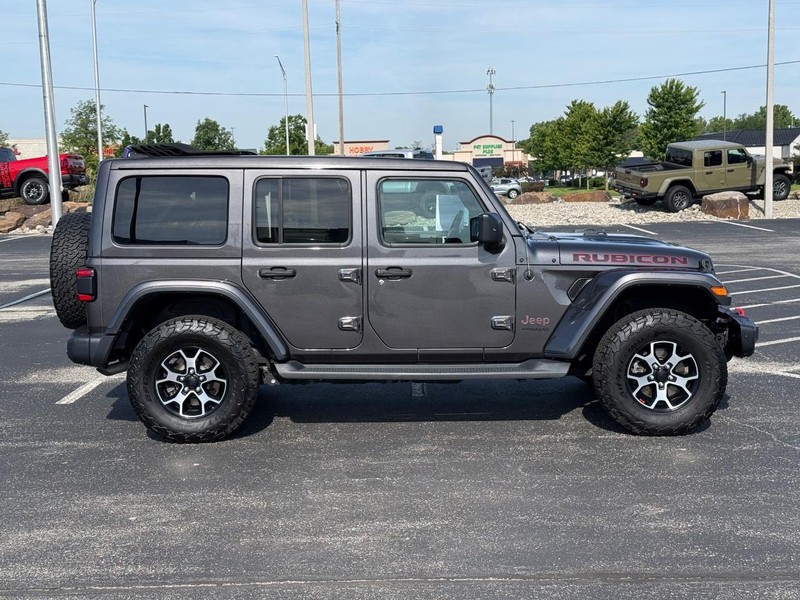 Jeep Wrangler Vehicle Full-screen Gallery Image 2
