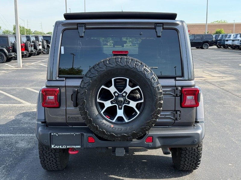 Jeep Wrangler Vehicle Full-screen Gallery Image 4