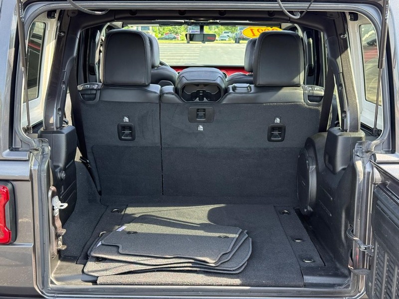 Jeep Wrangler Vehicle Full-screen Gallery Image 7