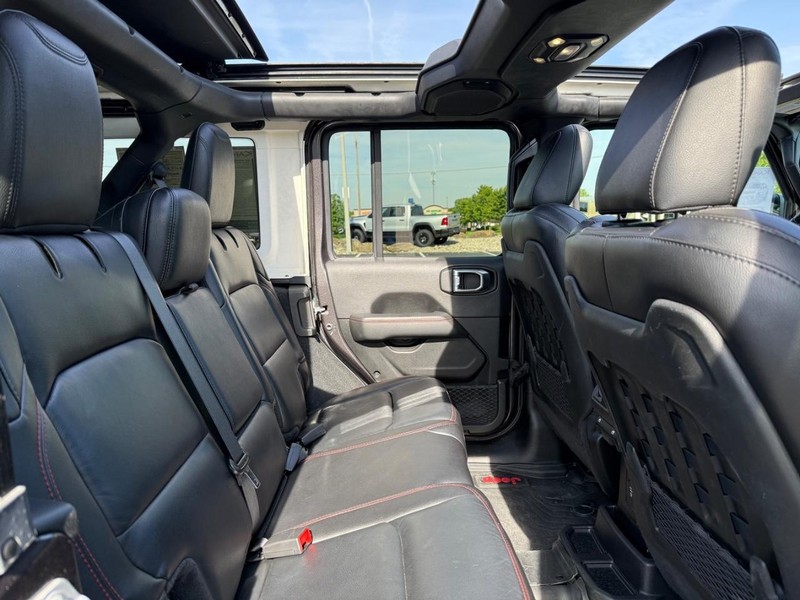 Jeep Wrangler Vehicle Full-screen Gallery Image 10