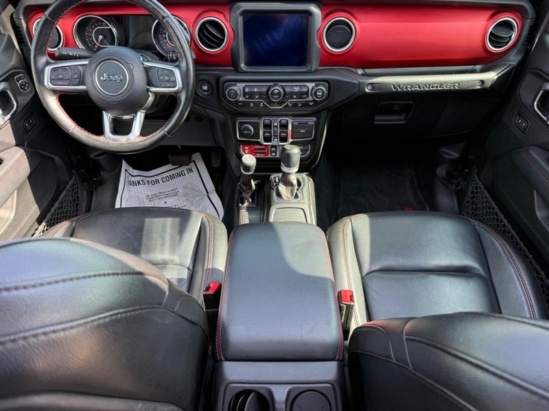 Jeep Wrangler Vehicle Full-screen Gallery Image 13