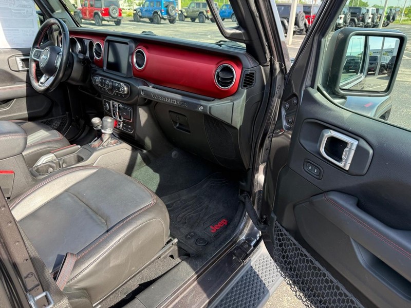 Jeep Wrangler Vehicle Full-screen Gallery Image 15