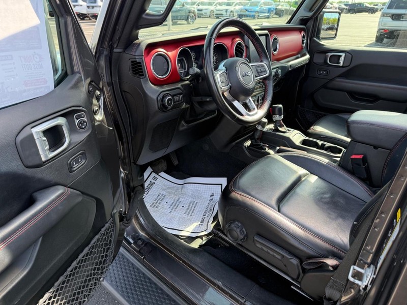 Jeep Wrangler Vehicle Full-screen Gallery Image 17
