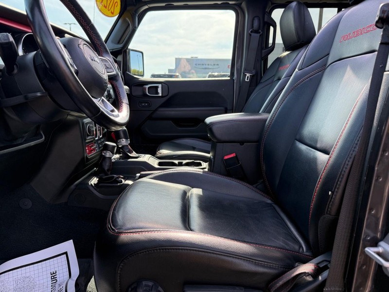 Jeep Wrangler Vehicle Full-screen Gallery Image 18