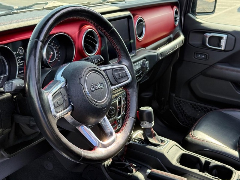 Jeep Wrangler Vehicle Full-screen Gallery Image 19