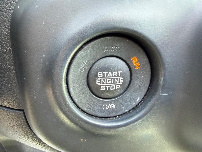 Jeep Wrangler Vehicle Full-screen Gallery Image 22