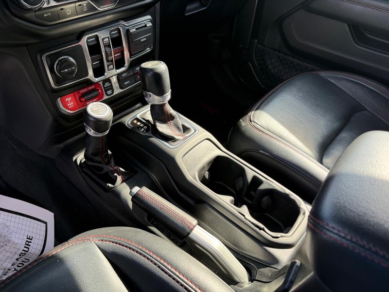 Jeep Wrangler Vehicle Full-screen Gallery Image 26