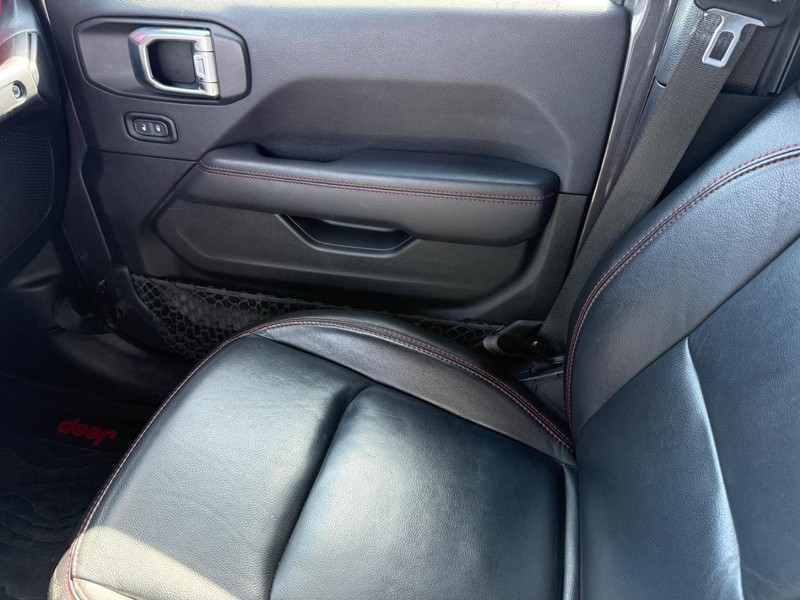 Jeep Wrangler Vehicle Full-screen Gallery Image 28