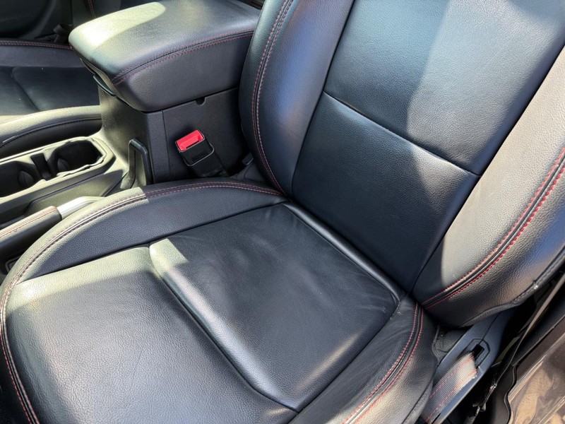 Jeep Wrangler Vehicle Full-screen Gallery Image 32