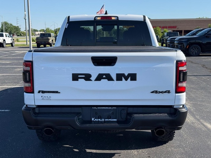 Ram 1500 Vehicle Full-screen Gallery Image 4