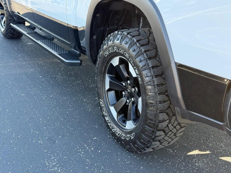 Ram 1500 Vehicle Full-screen Gallery Image 6