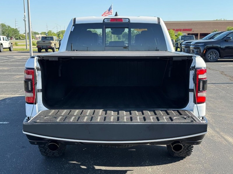 Ram 1500 Vehicle Full-screen Gallery Image 7