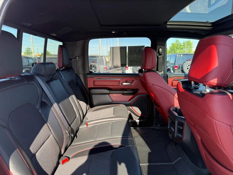 Ram 1500 Vehicle Full-screen Gallery Image 10