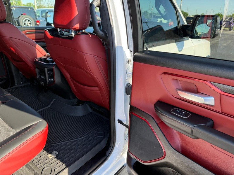 Ram 1500 Vehicle Full-screen Gallery Image 11