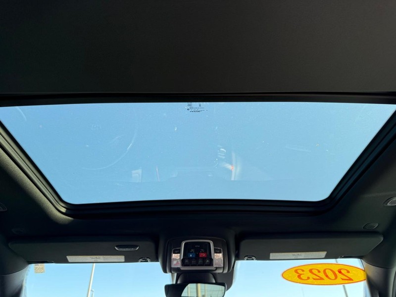 Ram 1500 Vehicle Full-screen Gallery Image 12