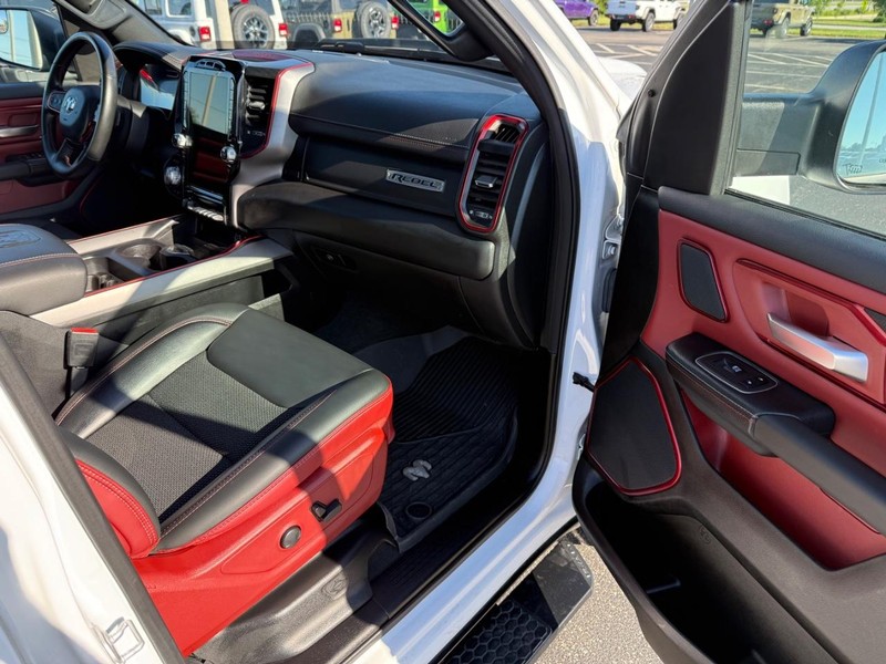 Ram 1500 Vehicle Full-screen Gallery Image 15