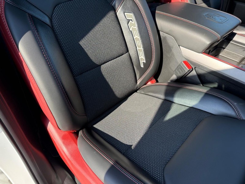 Ram 1500 Vehicle Full-screen Gallery Image 16