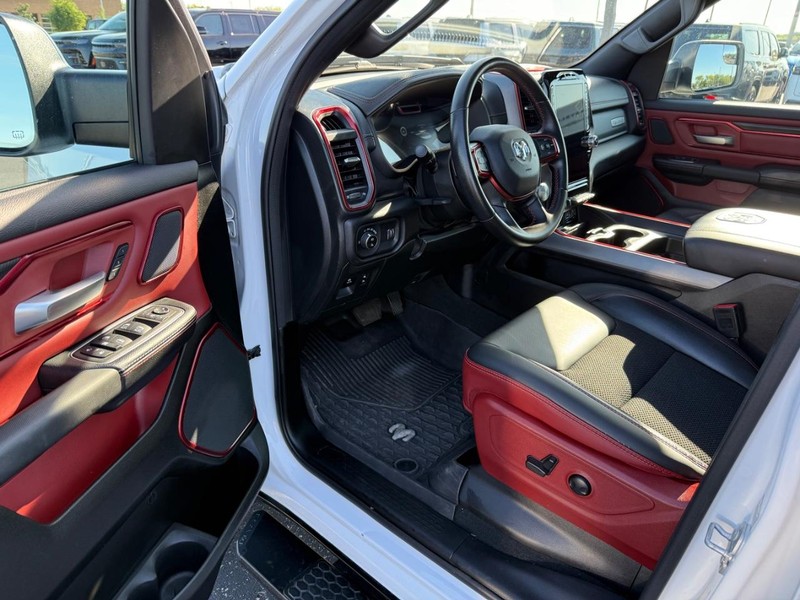 Ram 1500 Vehicle Full-screen Gallery Image 17