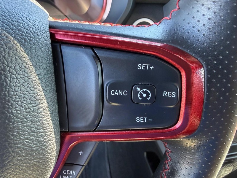 Ram 1500 Vehicle Full-screen Gallery Image 21