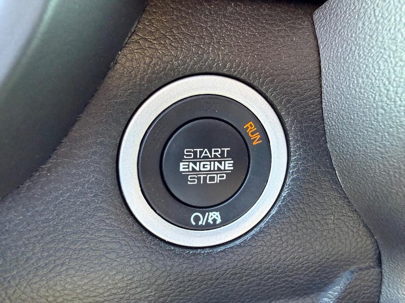 Ram 1500 Vehicle Full-screen Gallery Image 22