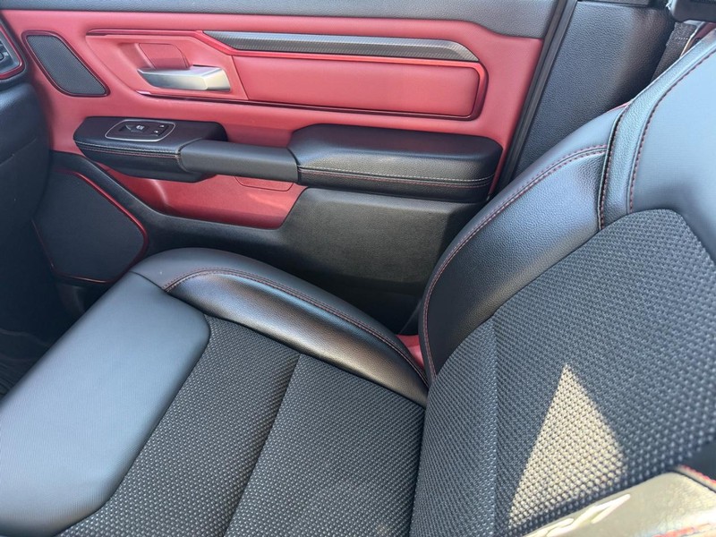 Ram 1500 Vehicle Full-screen Gallery Image 26