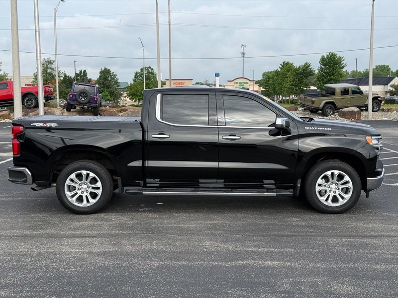 Chevrolet Silverado 1500 Vehicle Full-screen Gallery Image 2