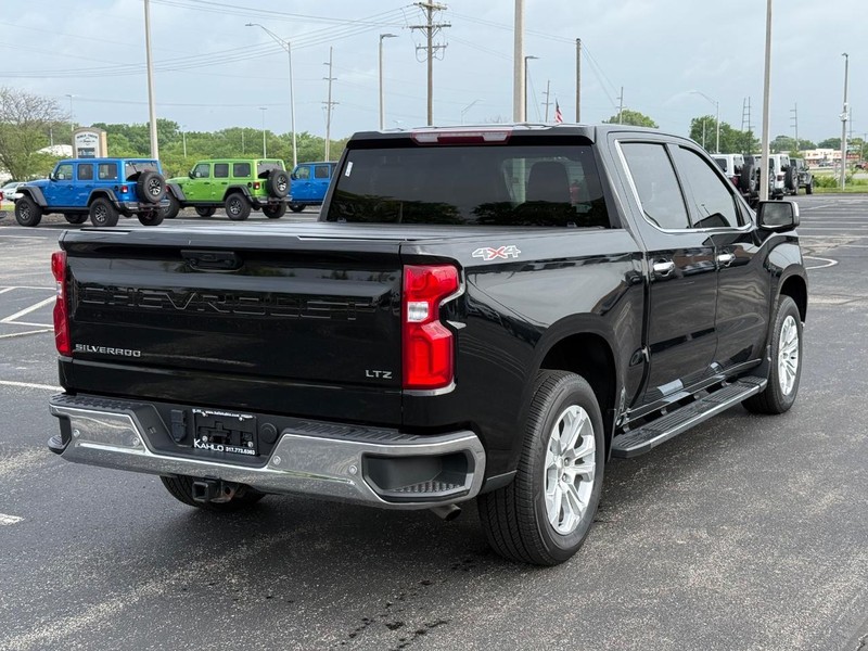 Chevrolet Silverado 1500 Vehicle Full-screen Gallery Image 3