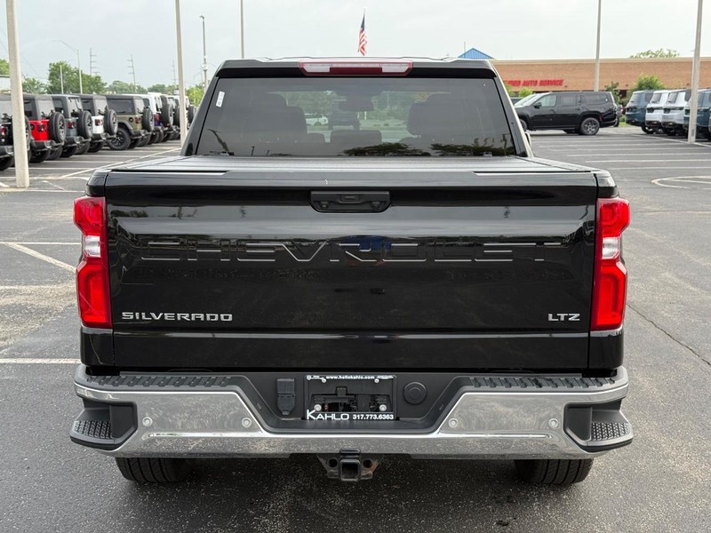 Chevrolet Silverado 1500 Vehicle Full-screen Gallery Image 4