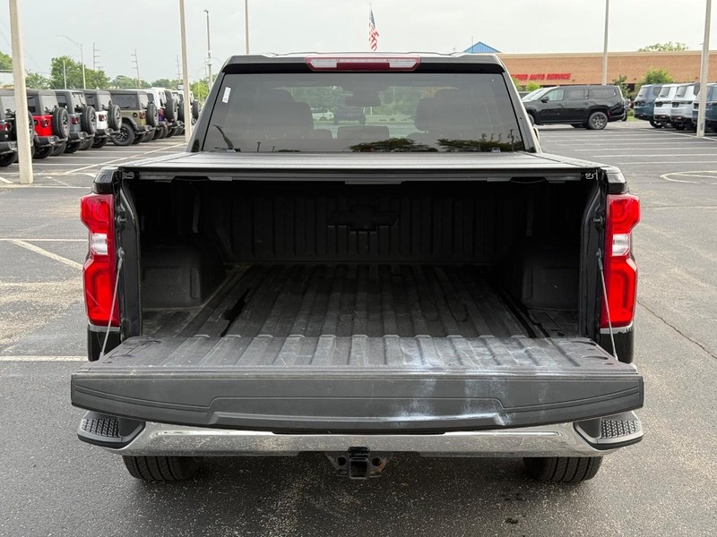 Chevrolet Silverado 1500 Vehicle Full-screen Gallery Image 7