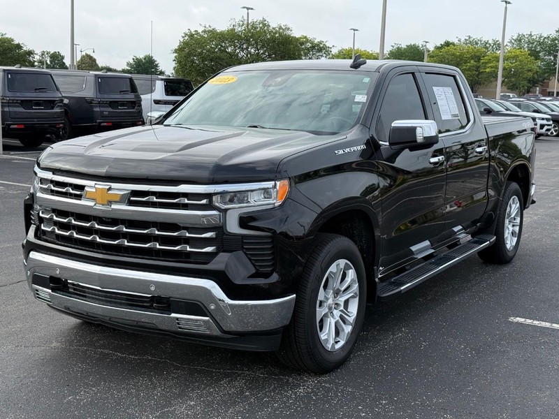 Chevrolet Silverado 1500 Vehicle Full-screen Gallery Image 9