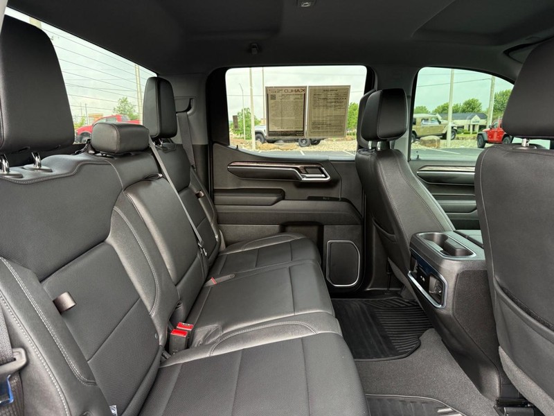 Chevrolet Silverado 1500 Vehicle Full-screen Gallery Image 11