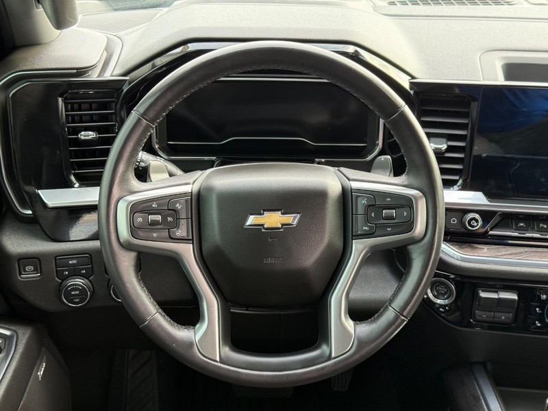 Chevrolet Silverado 1500 Vehicle Full-screen Gallery Image 14