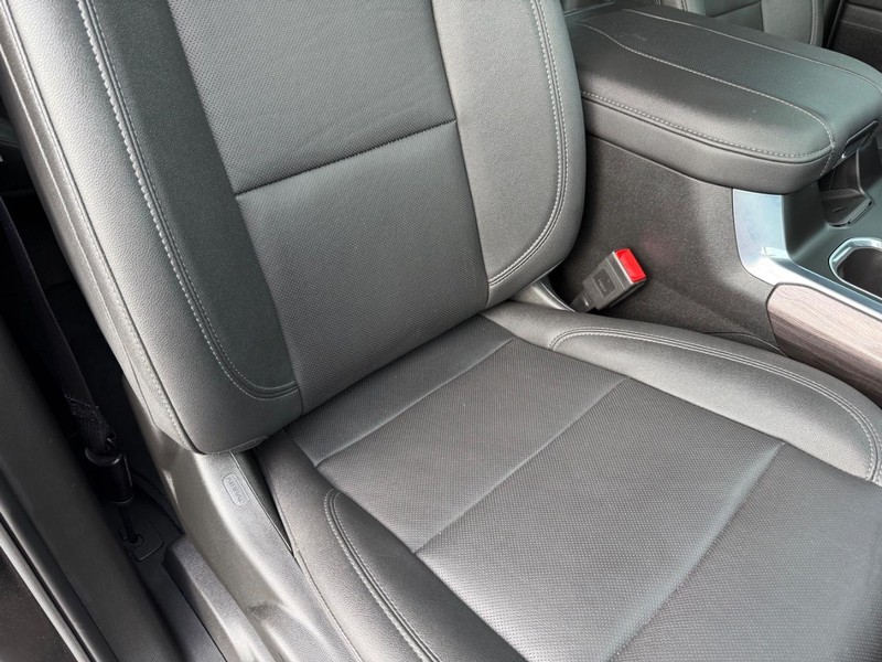 Chevrolet Silverado 1500 Vehicle Full-screen Gallery Image 16