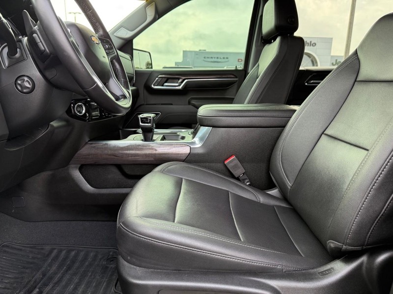 Chevrolet Silverado 1500 Vehicle Full-screen Gallery Image 18