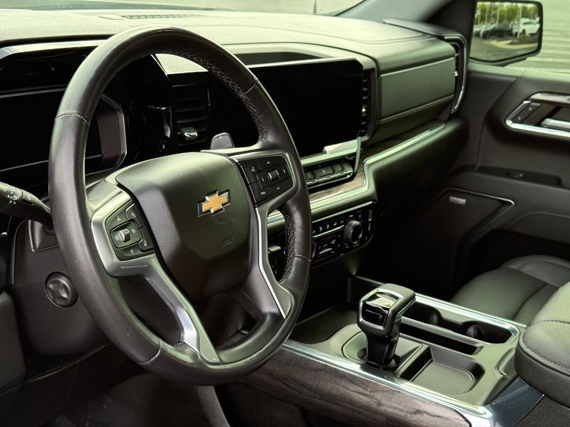 Chevrolet Silverado 1500 Vehicle Full-screen Gallery Image 19